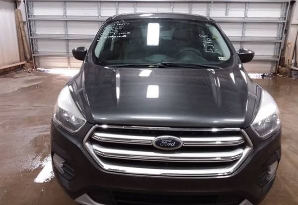 2017 Ford Escape SE 4dr Front-wheel Drive Automatic — photo 2