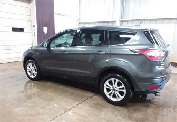 2017 Ford Escape SE 4dr Front-wheel Drive Automatic — photo 5