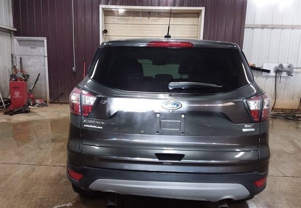 2017 Ford Escape SE 4dr Front-wheel Drive Automatic — photo 6