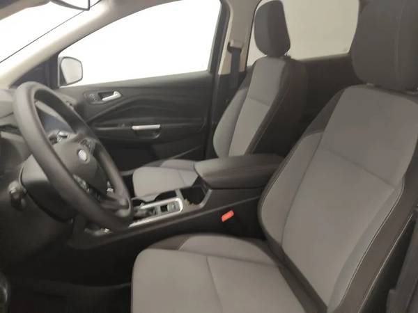2017 Ford Escape SE 4dr Front-wheel Drive Automatic — photo 7