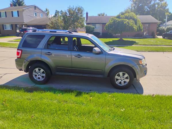 2011 Ford Escape Limited 4dr Front-wheel Drive Automatic — photo 1