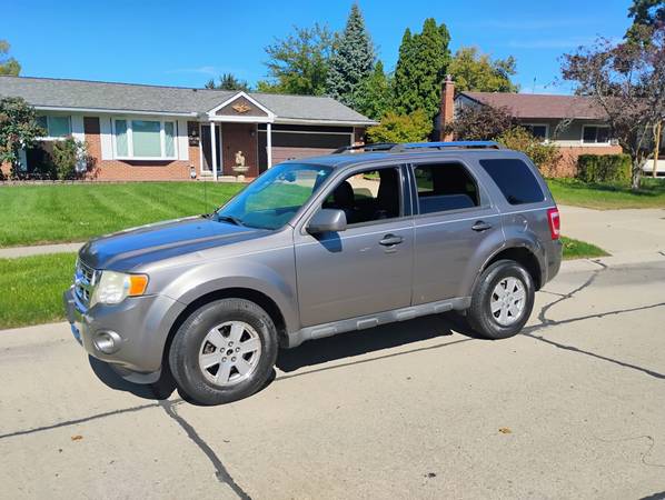 2011 Ford Escape Limited 4dr Front-wheel Drive Automatic — photo 2