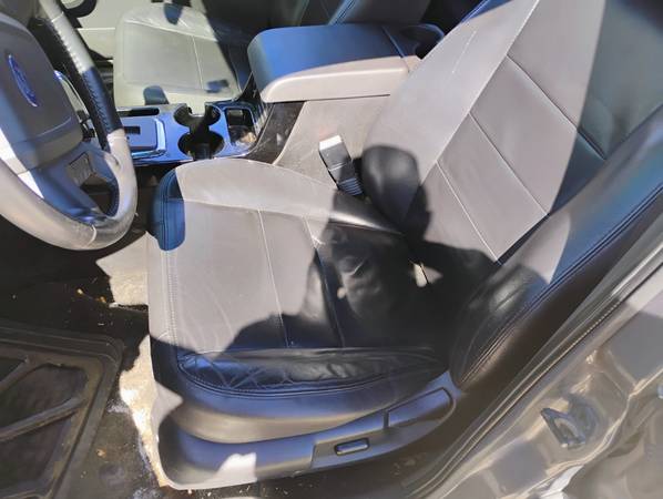 2011 Ford Escape Limited 4dr Front-wheel Drive Automatic — photo 6