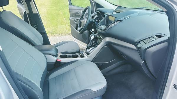 2016 Ford Escape SE 4dr 4x4 Automatic — photo 11