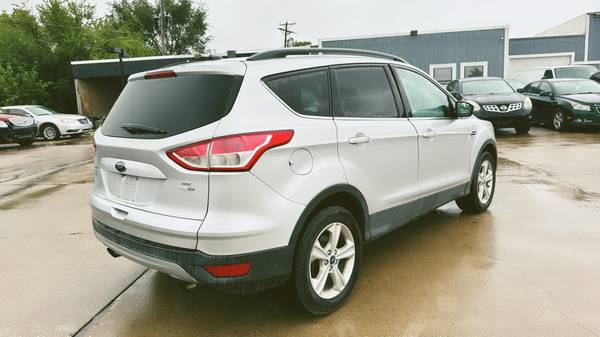 2016 Ford Escape SE 4dr 4x4 Automatic — photo 4