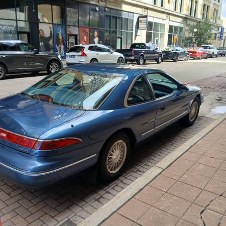 1993 Lincoln Mark Viii Base 2dr Coupe — photo 2