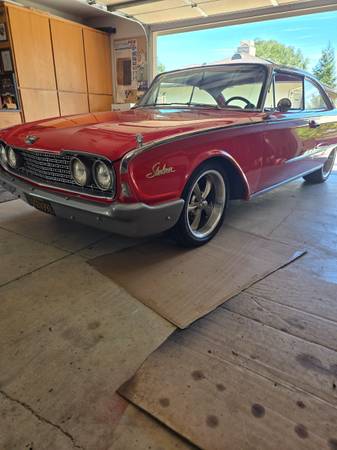 1960 Ford Starliner — photo 2