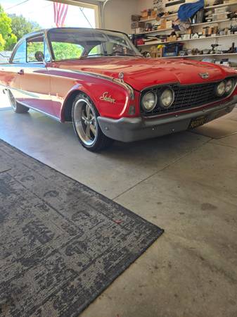 1960 Ford Starliner — photo 3