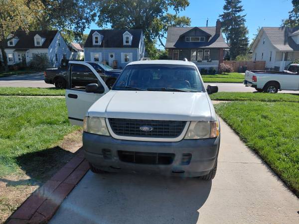 2004 Ford Explorer XLS 4dr 4x2 Automatic — photo 2