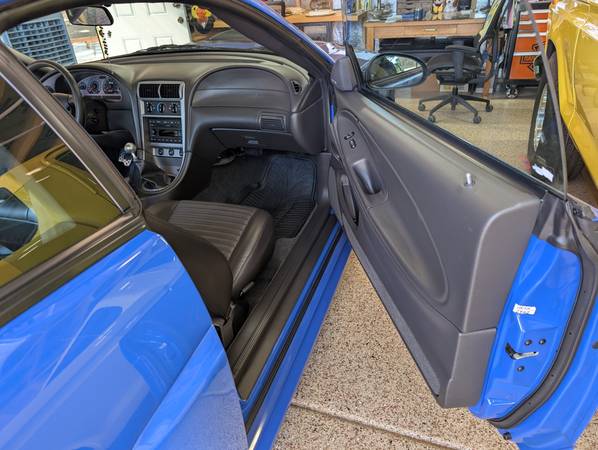 2003 Ford Mustang Mach 1 2dr Coupe Manual — photo 5