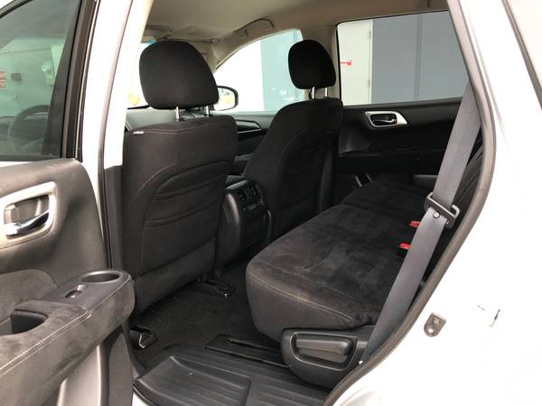 2013 Nissan Pathfinder S 4dr 4x4 CVT — photo 4