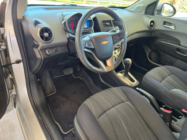 2014 Chevrolet Sonic LT Manual 4dr Hatchback Manual — photo 11