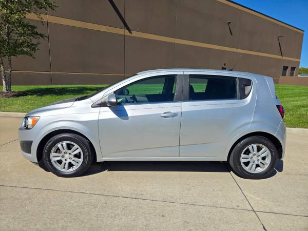 2014 Chevrolet Sonic LT Manual 4dr Hatchback Manual — photo 2