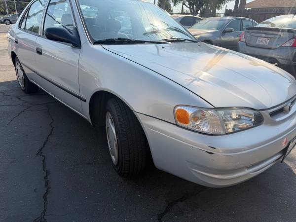 2000 Toyota Corolla LE 4dr Sedan Manual — photo 2