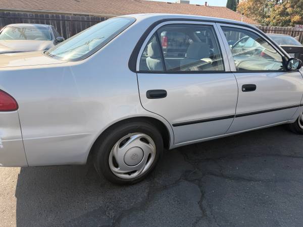 2000 Toyota Corolla LE 4dr Sedan Manual — photo 1