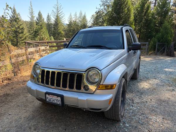 2005 Jeep Liberty Sport 4dr 4x2 Manual — photo 2