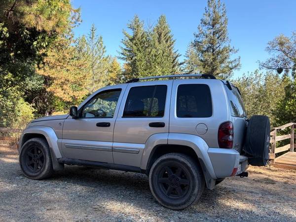 2005 Jeep Liberty Sport 4dr 4x2 Manual — photo 1