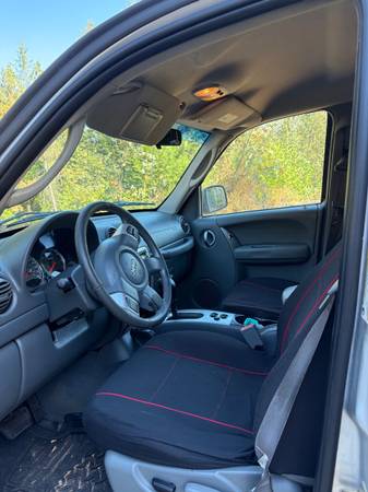 2005 Jeep Liberty Sport 4dr 4x2 Manual — photo 3
