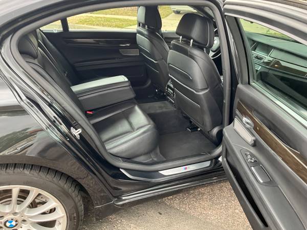 2015 BMW 750 i xDrive — photo 12