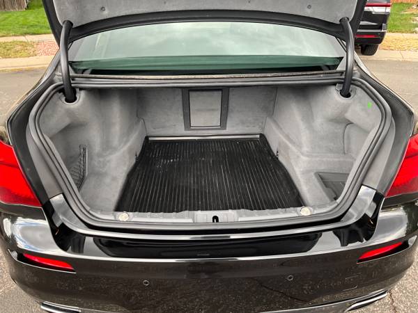 2015 BMW 750 i xDrive — photo 11