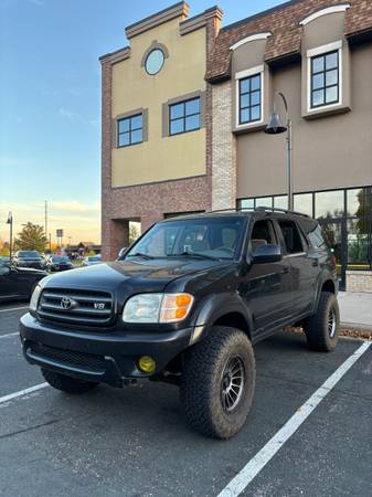 2004 Toyota Sequoia SR5 V8 4x4 Automatic — photo 1