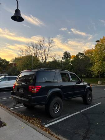 2004 Toyota Sequoia SR5 V8 4x4 Automatic — photo 5