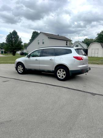 2012 Chevrolet Traverse LS All-wheel Drive Automatic — photo 2