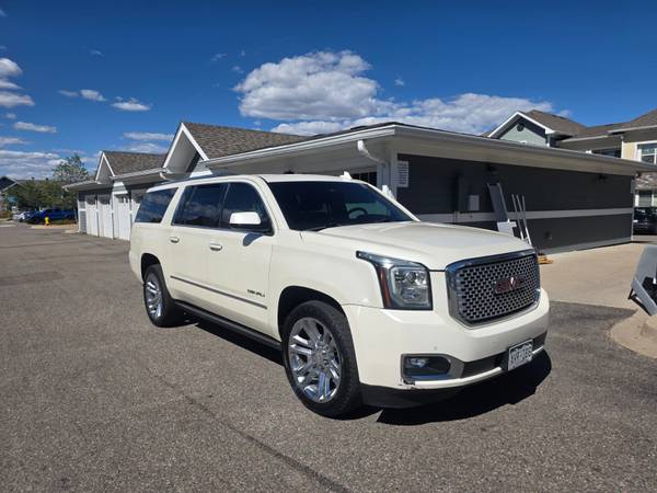 2015 GMC Yukon Denali 4x4 Automatic — photo 3