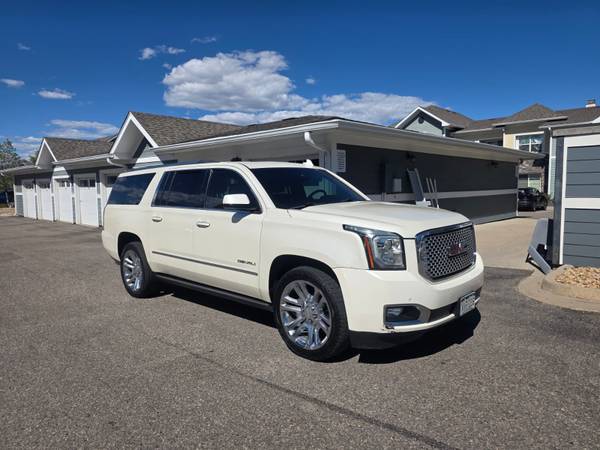 2015 GMC Yukon Denali 4x4 Automatic — photo 2