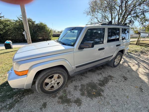 2006 Jeep Commander Base — photo 1
