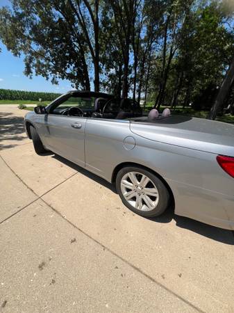 2013 Chrysler 200 LX 4dr Sedan Automatic — photo 2