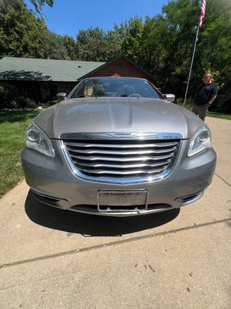 2013 Chrysler 200 LX 4dr Sedan Automatic — photo 3