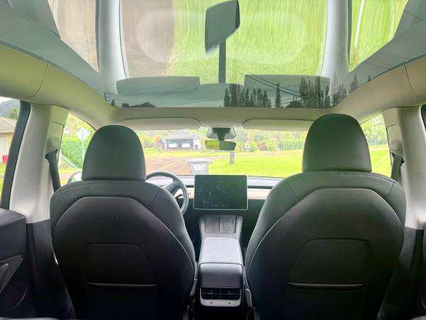 2024 Tesla Model Y Base — photo 9