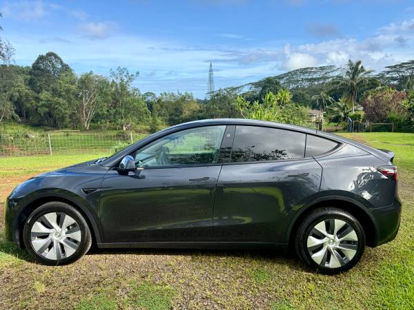 2024 Tesla Model Y Base — photo 3