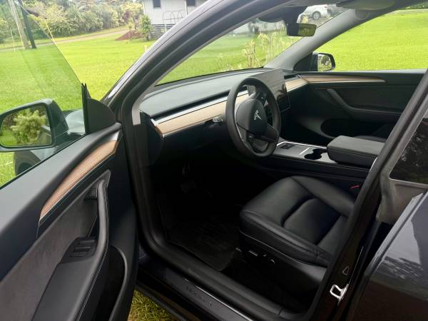 2024 Tesla Model Y Base — photo 7