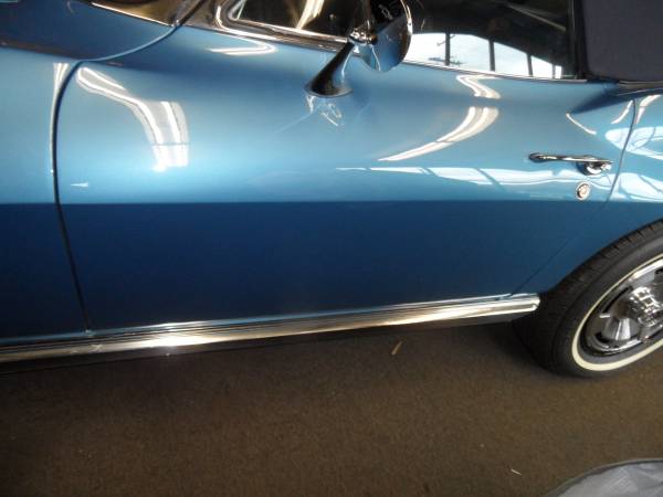 1966 Chevrolet Corvette Convertible — photo 11