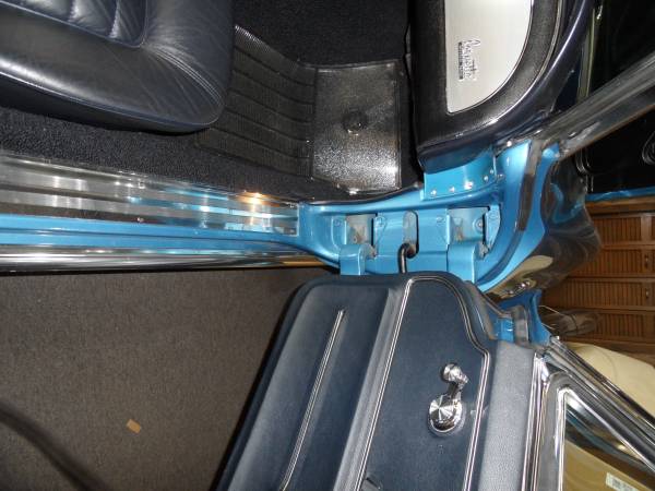 1966 Chevrolet Corvette Convertible — photo 9