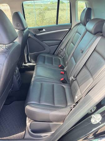 2012 Volkswagen Tiguan SEL 4dr All-wheel Drive 4MOTION Automatic — photo 11