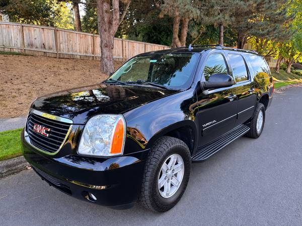 2012 GMC Yukon XL 1500 SLT 4x2 Automatic — photo 1