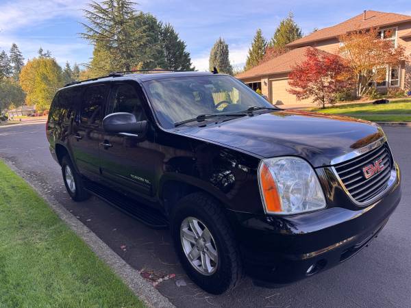 2012 GMC Yukon XL 1500 SLT 4x2 Automatic — photo 3
