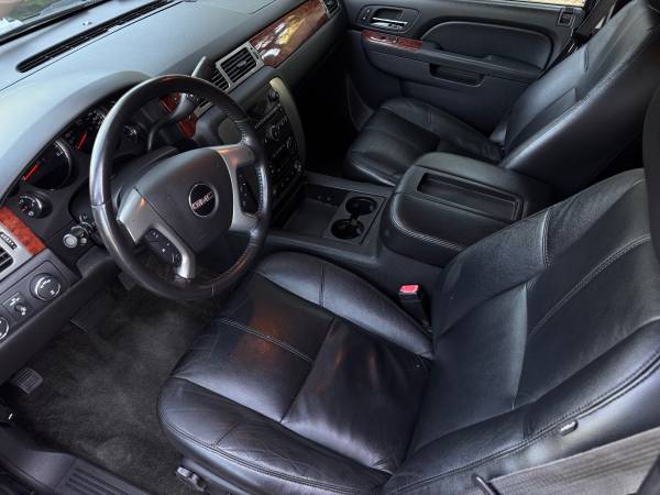 2012 GMC Yukon XL 1500 SLT 4x2 Automatic — photo 9