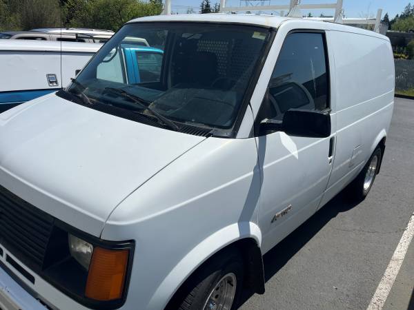 1993 Chevrolet Astro CL 3dr Mini-Van — photo 1