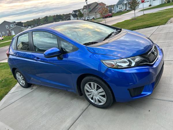 2017 Honda FIT LX 4dr Hatchback CVT — photo 2