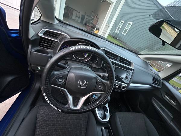2017 Honda FIT LX 4dr Hatchback CVT — photo 6