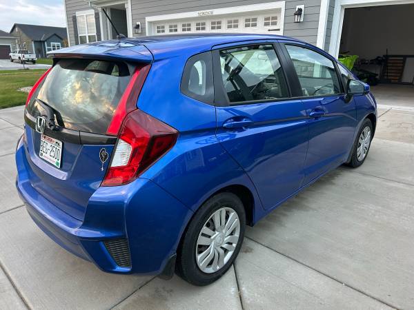2017 Honda FIT LX 4dr Hatchback CVT — photo 4