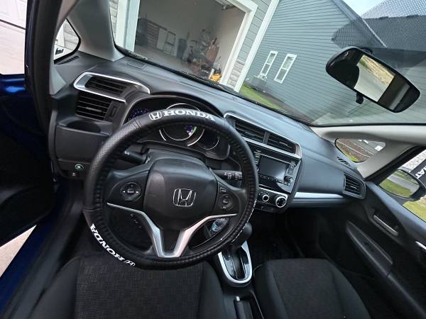 2017 Honda FIT LX 4dr Hatchback CVT — photo 8