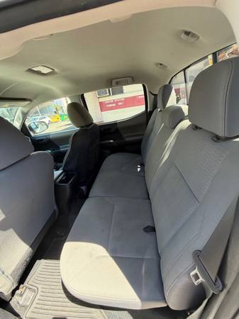 2018 Toyota Tacoma SR5 — photo 9
