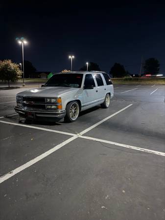 1995 Chevrolet Tahoe LS 4dr SUV — photo 1