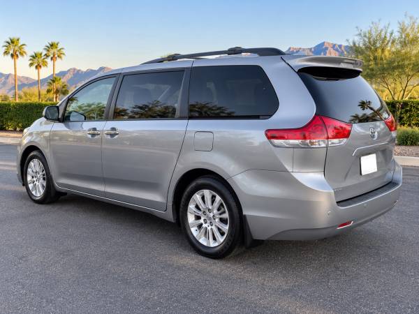 2013 Toyota Sienna LE 7 Passenger — photo 5