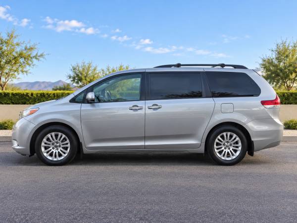 2013 Toyota Sienna LE 7 Passenger — photo 3
